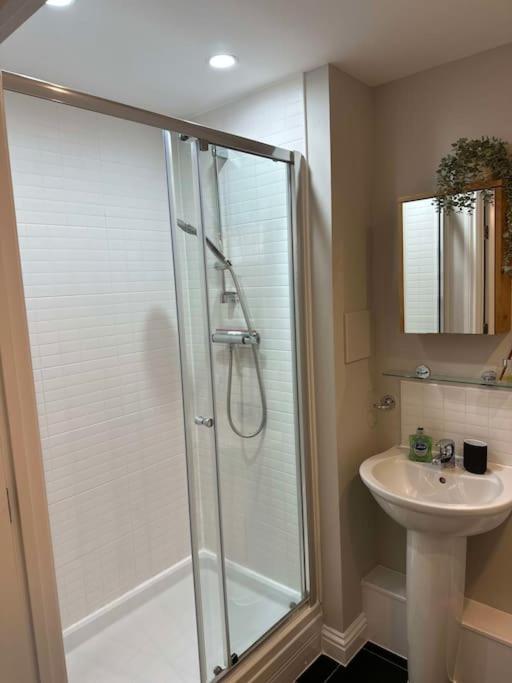 Cute Apartment Next To Colindale Station Edgware ภายนอก รูปภาพ