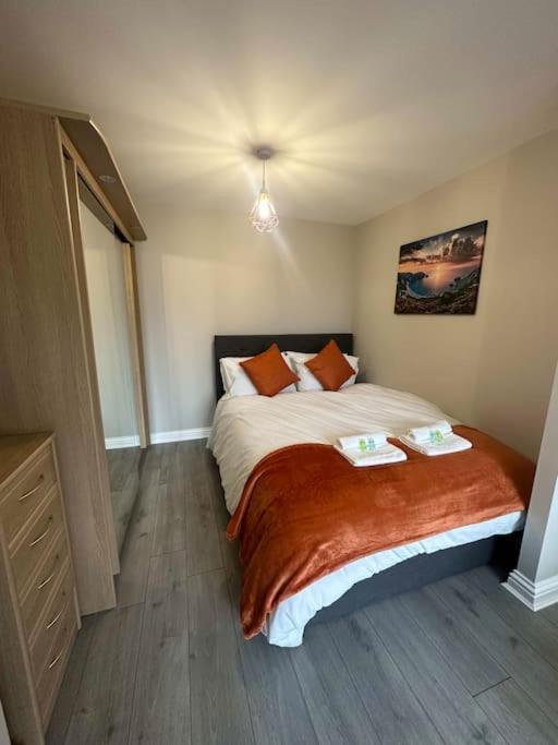 Cute Apartment Next To Colindale Station Edgware ภายนอก รูปภาพ